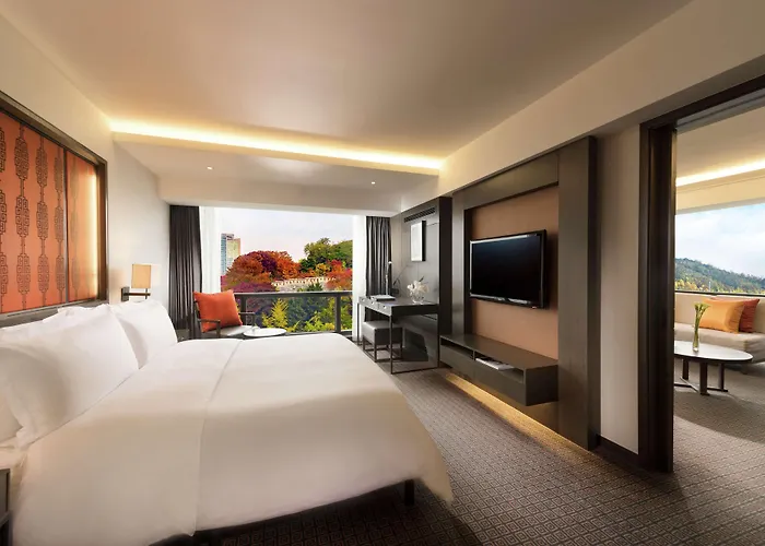 Millennium Hilton Hotel 5*